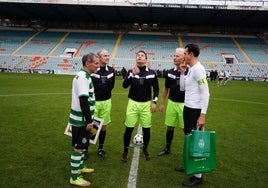 Veteranos de la UDS y jugadores del Sporting de Portugal en el partido de este sábado