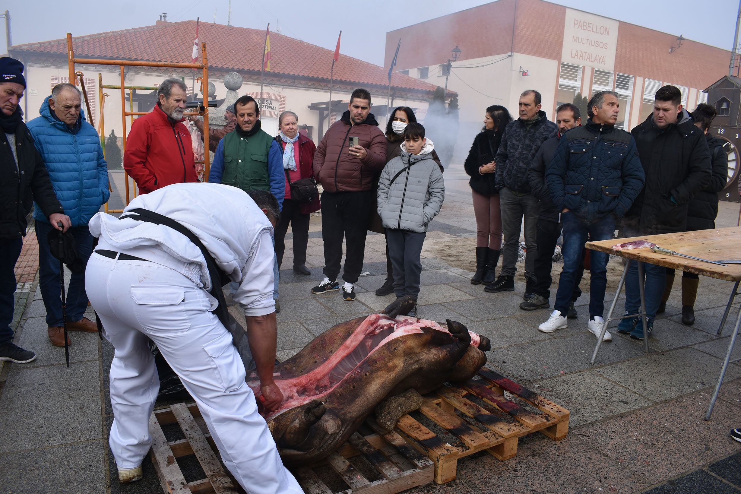 Galinduste celebra la matanza con un invitado muy famoso y más de 400 personas