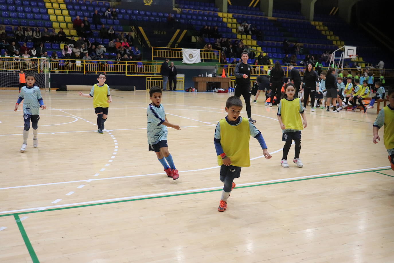 Béjar se vuelca con la gala deportivo-benéfica: 1.500 kilos de alimentos, productos de higiene y limpieza