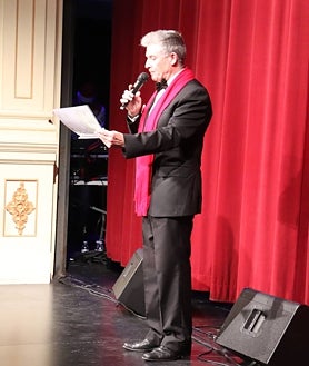 Imagen secundaria 2 - El grupo Maelum abrió una gala que fue presentada por Joaquín Plaza.