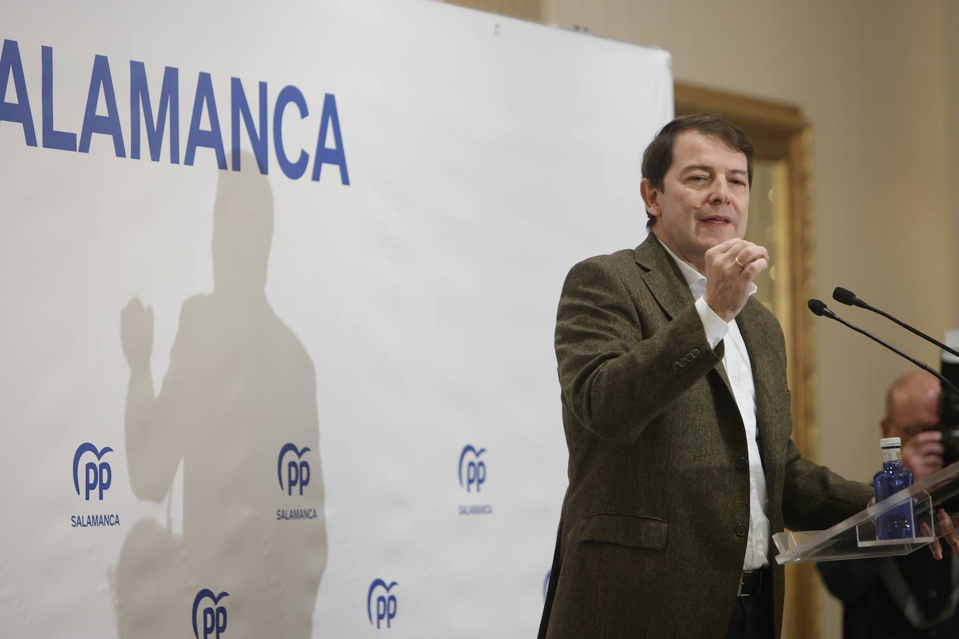 Mañueco promete situarse &quot;al frente de las reivindicaciones de Salamanca&quot;