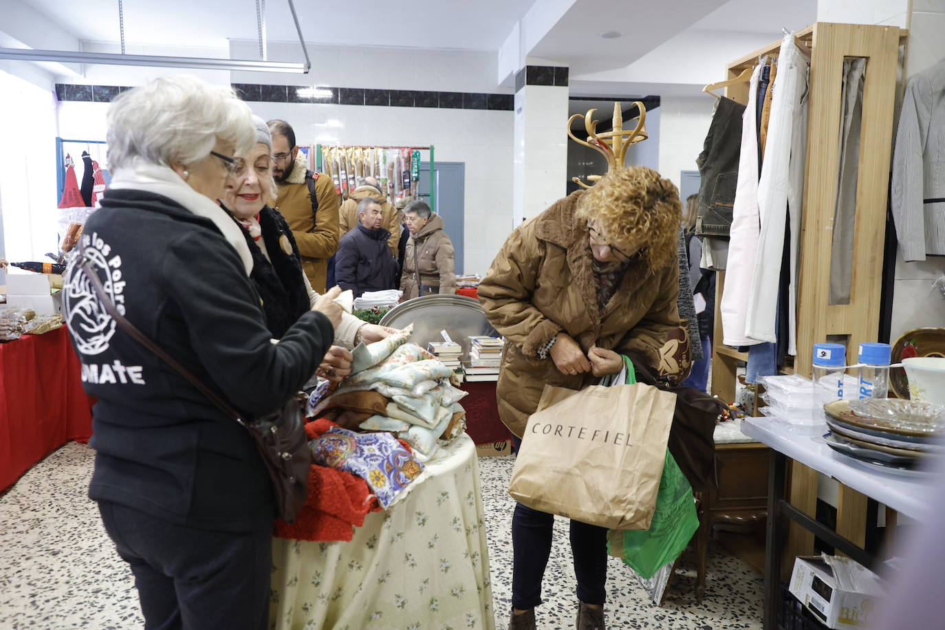 El Mercadillo de los Pobres, fiel a su cita con la solidaridad