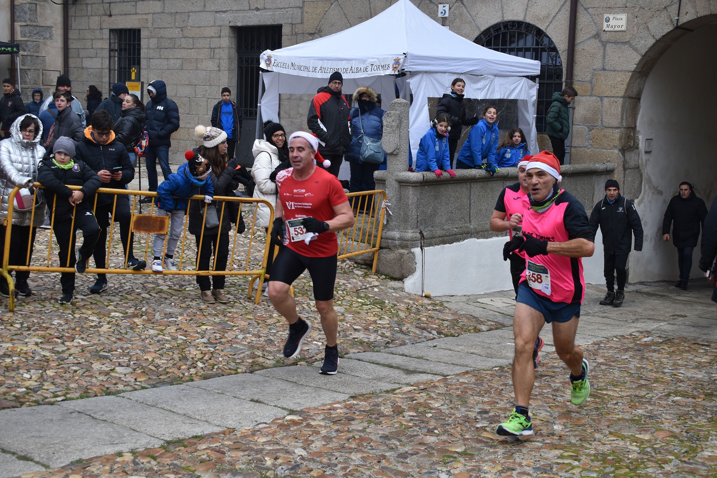 Yanis Sánchez y Andrea Jaén ganan la Carrera del Turrón de la Diputación en Ledesma