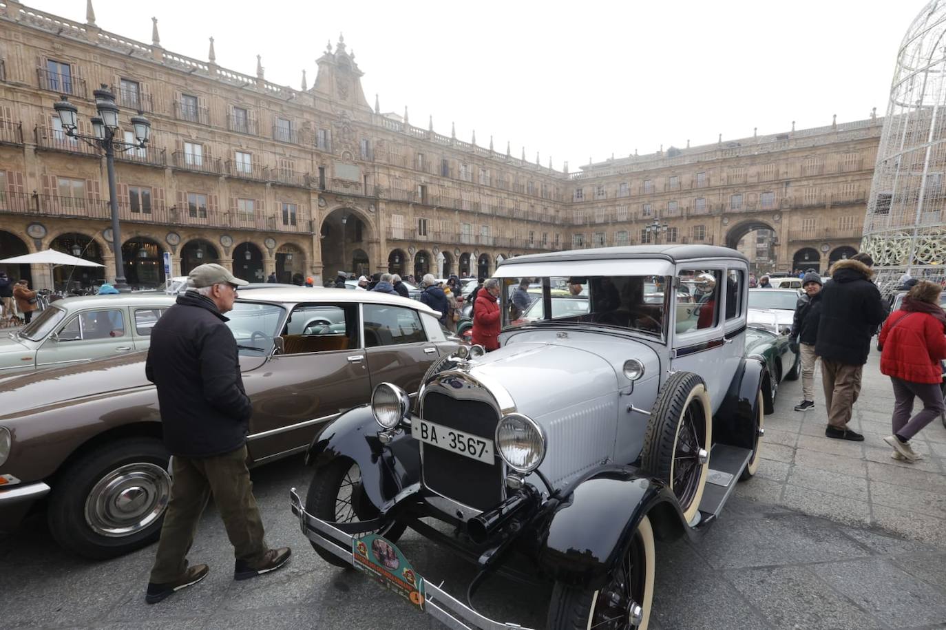 Gran exhibición automovilística y cargada de solidaridad en el Día del Guardia Urbano