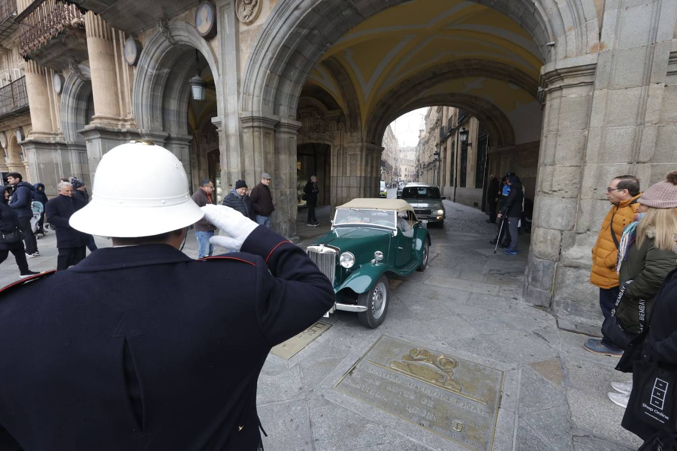 Gran exhibición automovilística y cargada de solidaridad en el Día del Guardia Urbano