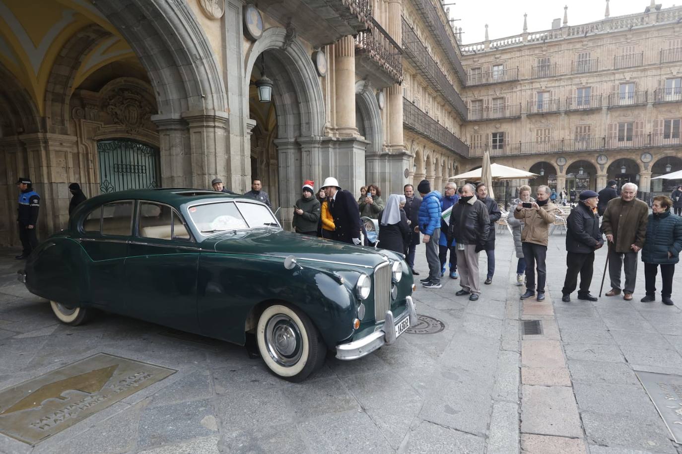 Gran exhibición automovilística y cargada de solidaridad en el Día del Guardia Urbano