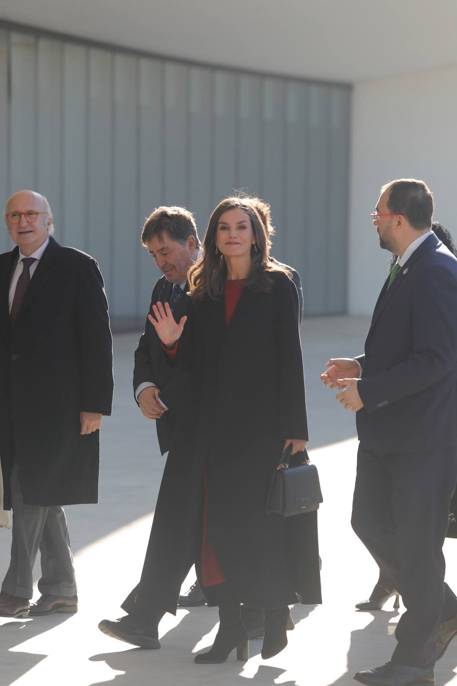 El arriesgado y comentado look de la Reina Letizia antes de Navidad