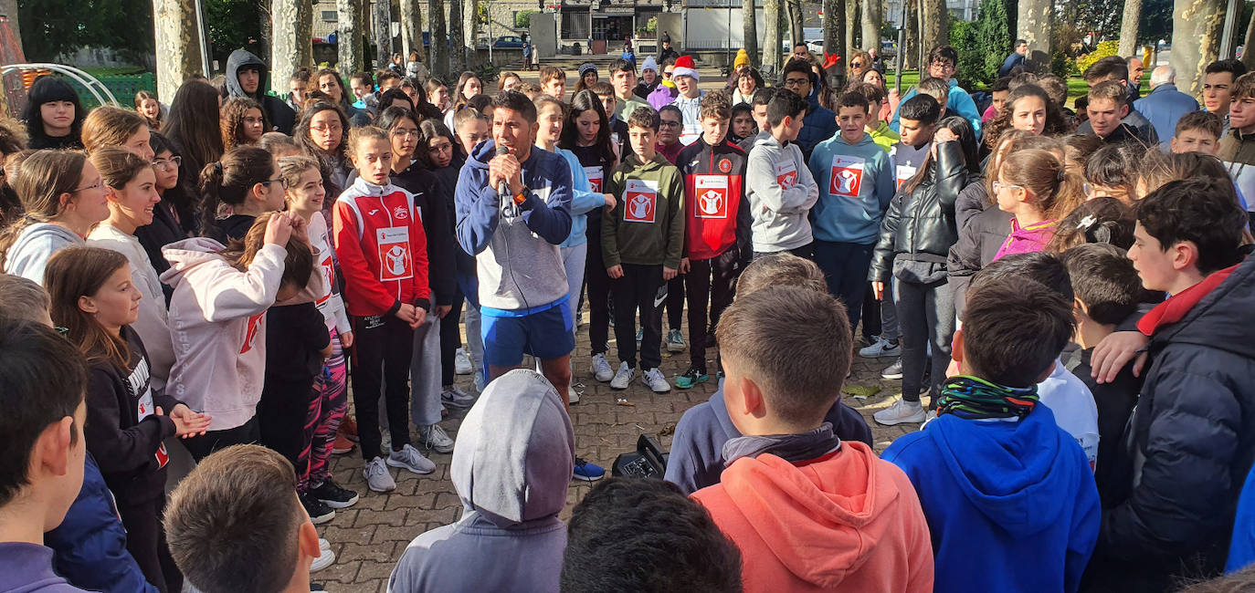 Imagen secundaria 2 - Unas 300 personas participan en la carrera solidaria en el parque municipal de Béjar