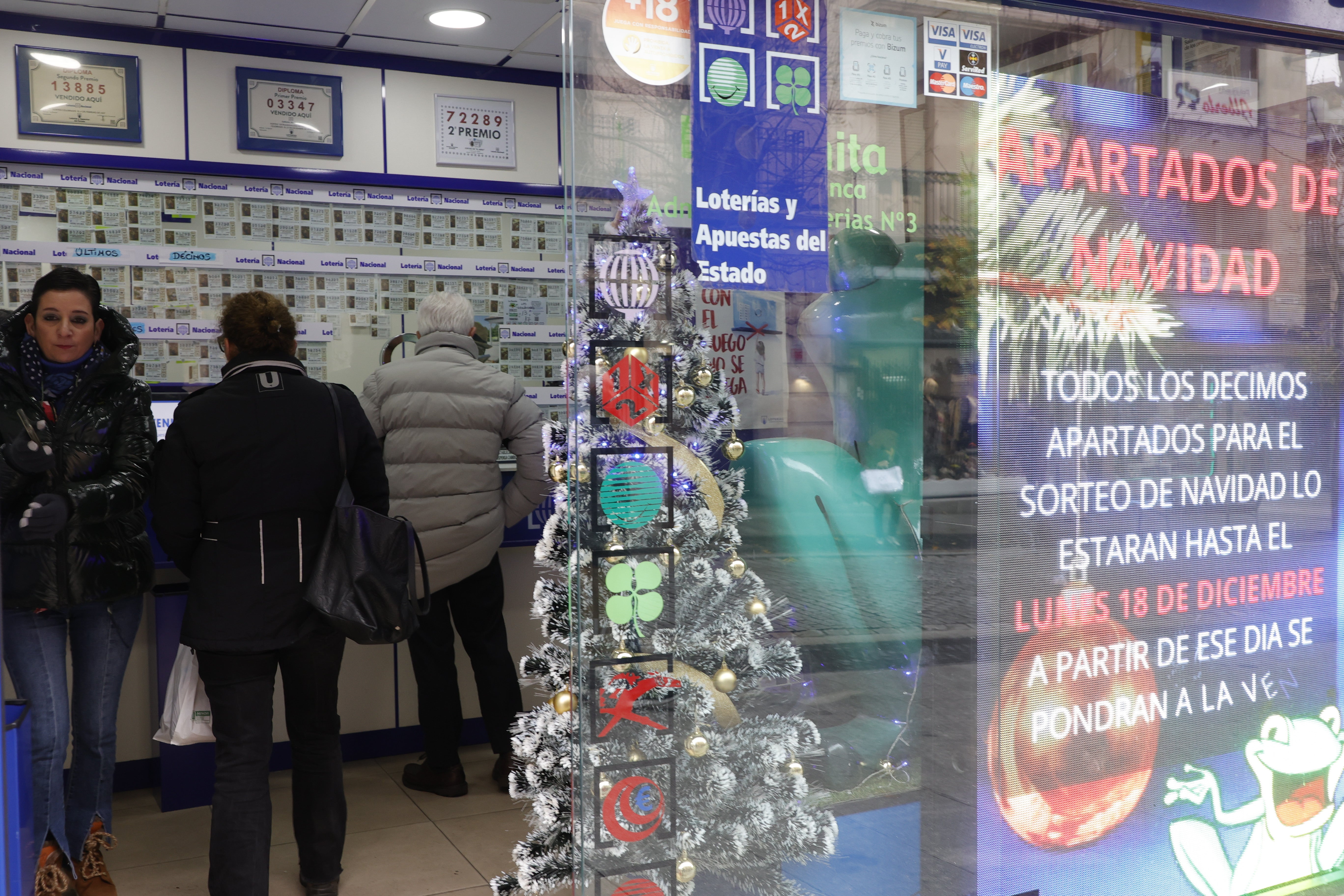 Grandes colas en el último día antes del Sorteo de Navidad