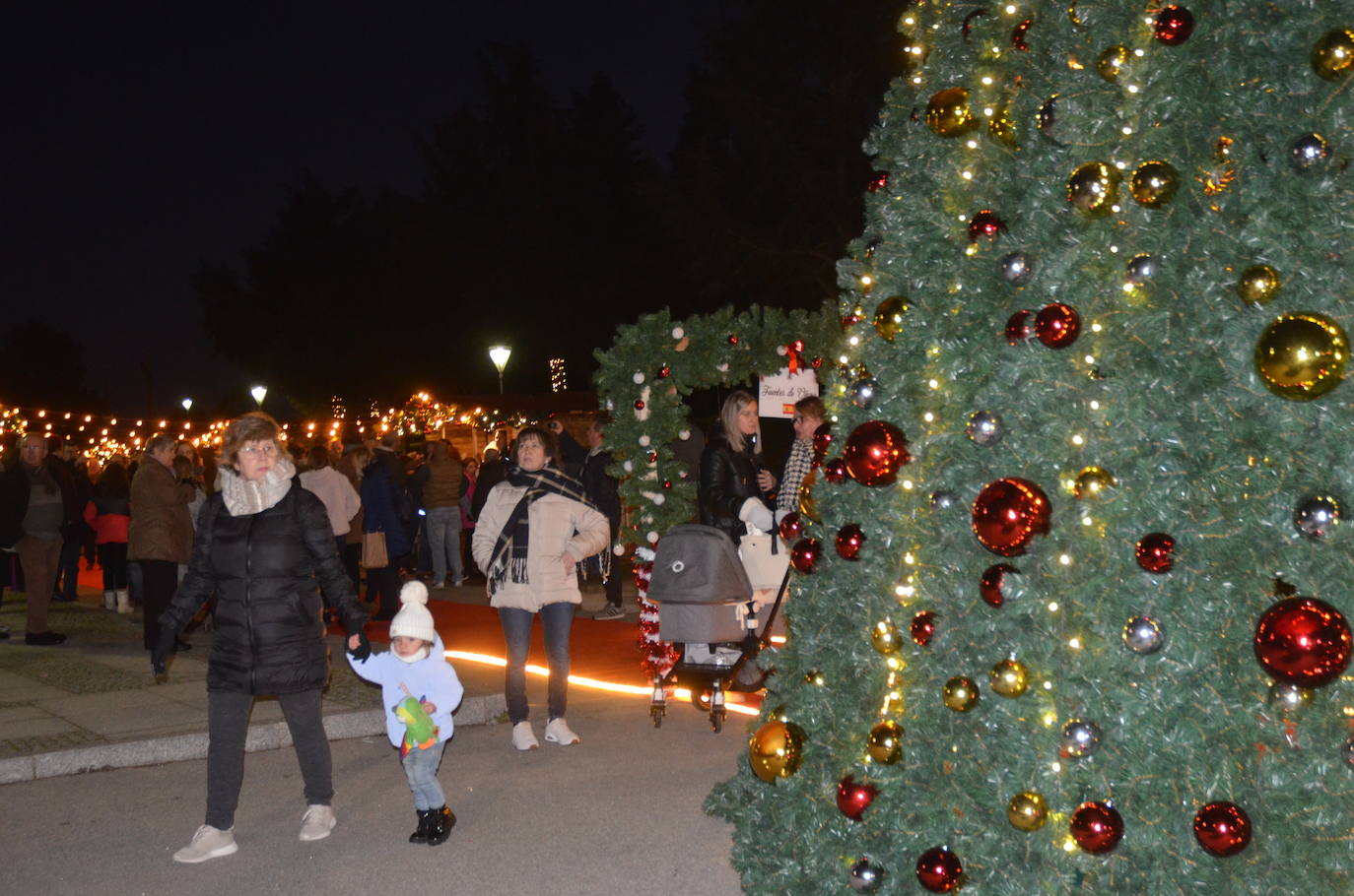 La antigua frontera oñorense se viste de Navidad