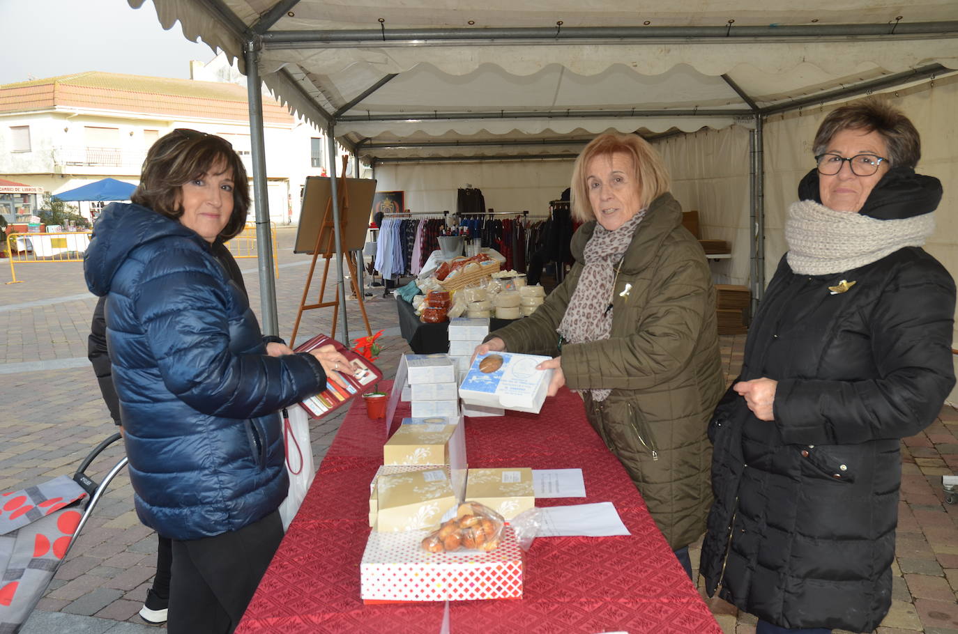 La Fuente de San Esteban celebra su primer mercado navideño