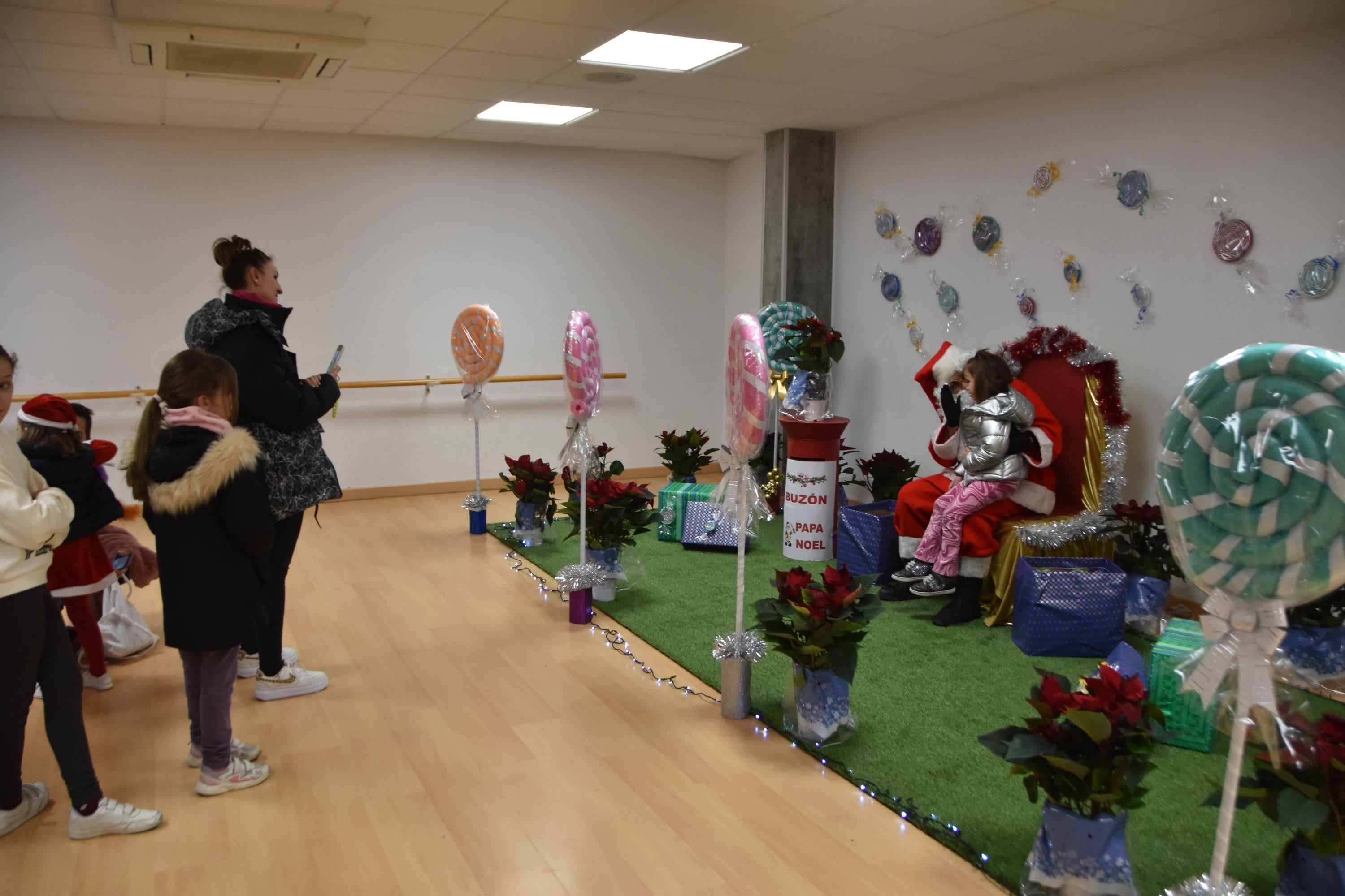 Hinchables y visita de Papá Noel para los niños de Villamayor