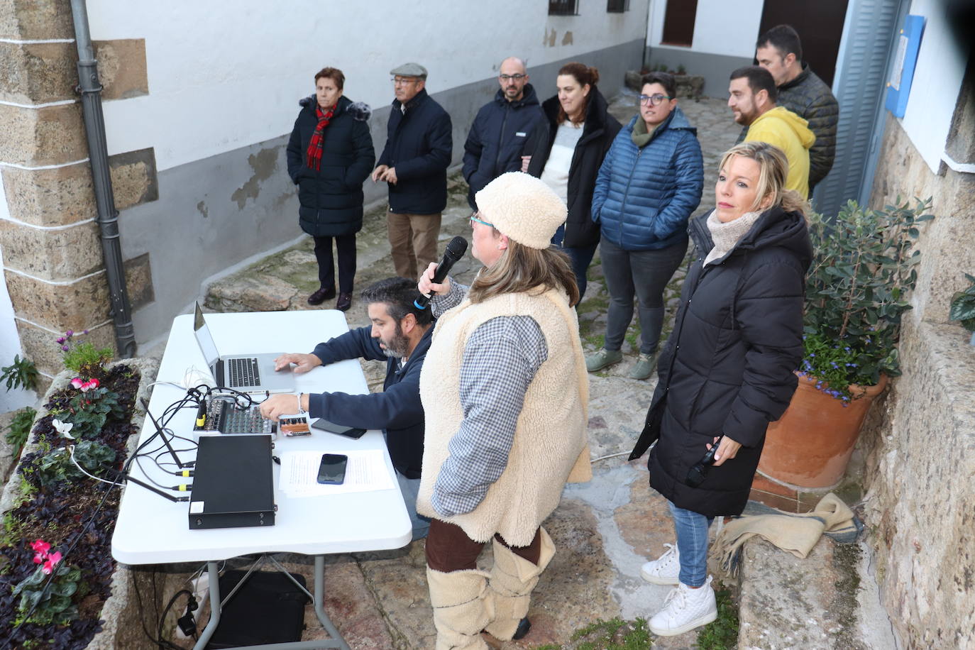 La Cuesta de la Romana de Candelario alumbra el nacimiento del Niño Jesús
