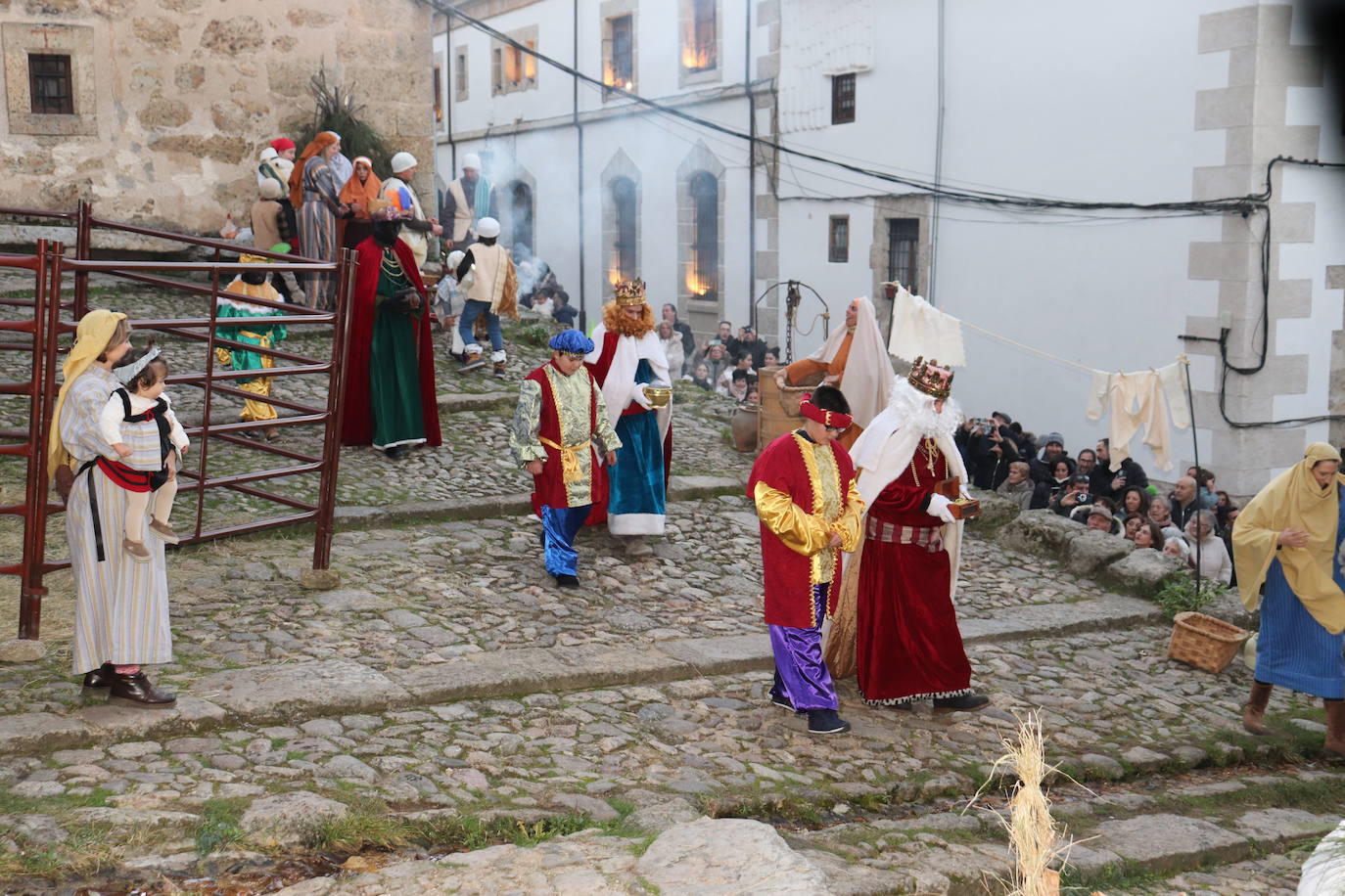 La Cuesta de la Romana de Candelario alumbra el nacimiento del Niño Jesús
