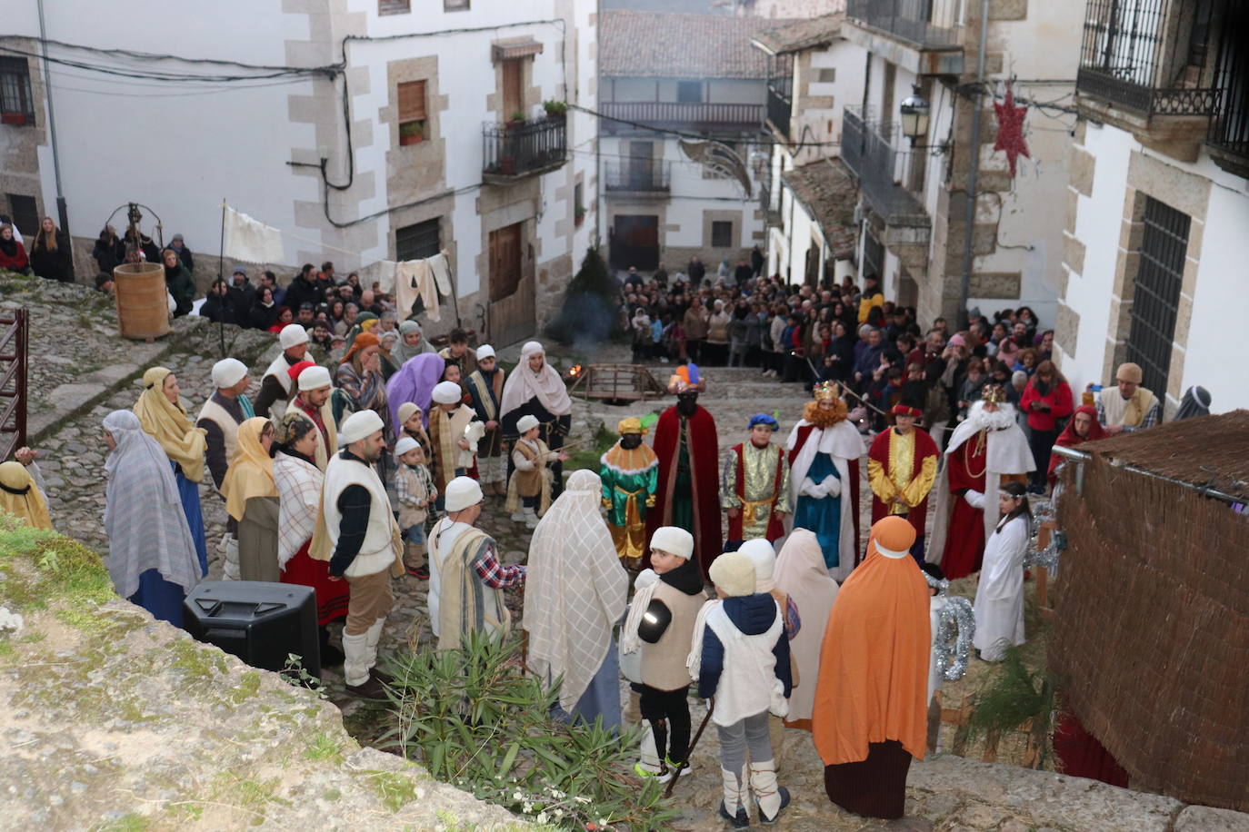 La Cuesta de la Romana de Candelario alumbra el nacimiento del Niño Jesús