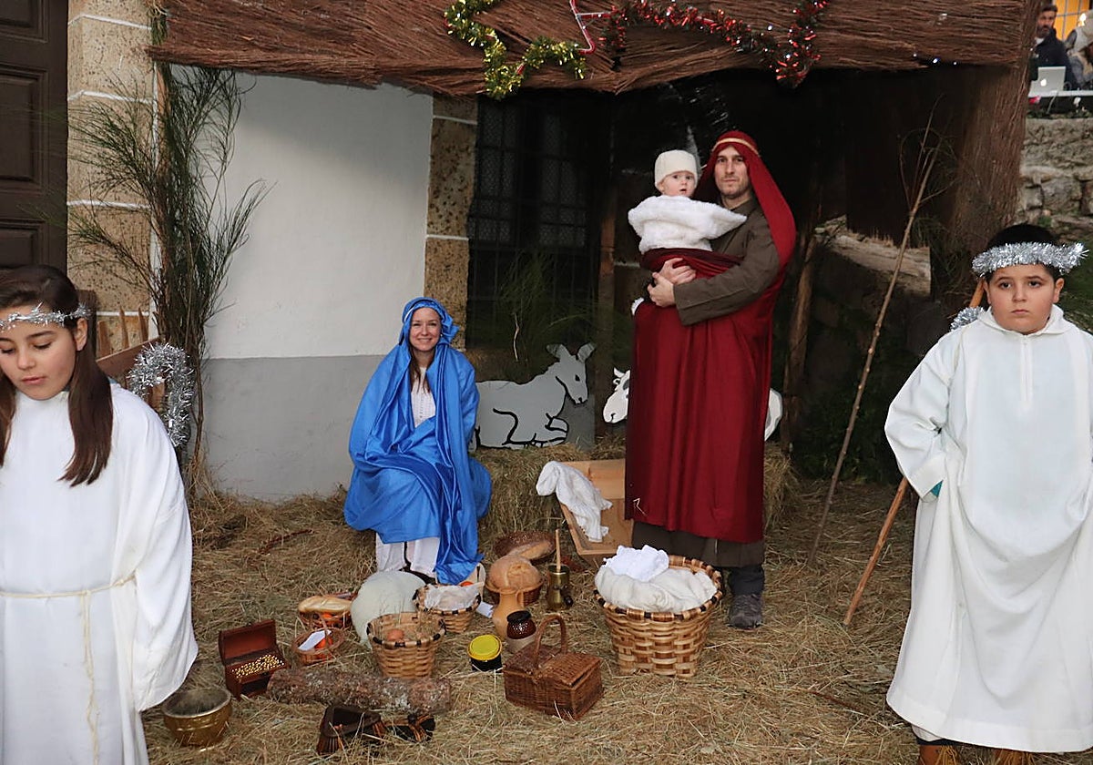 La Cuesta de la Romana de Candelario alumbra el nacimiento del Niño Jesús