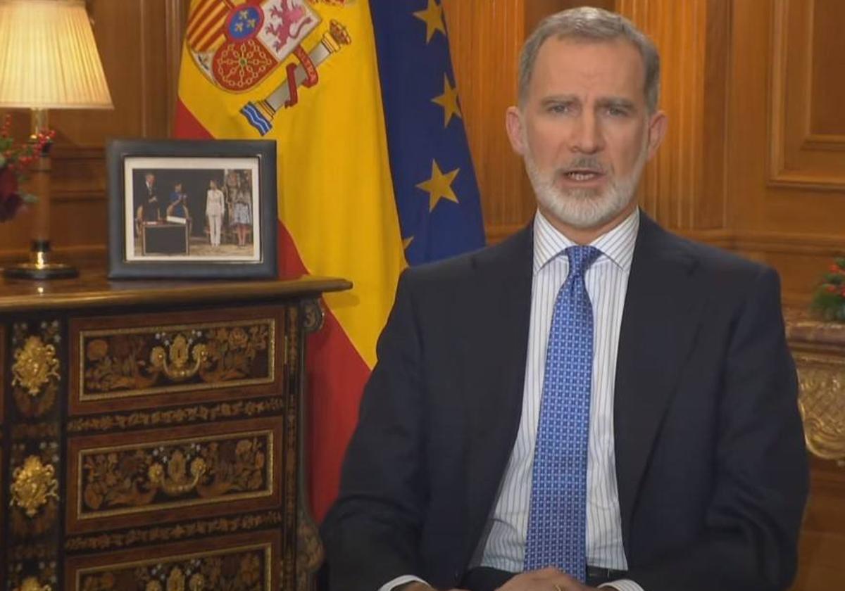 Todos los detalles del discurso del Rey: una foto enmarcada, dos libros y felicitación en las lenguas cooficiales