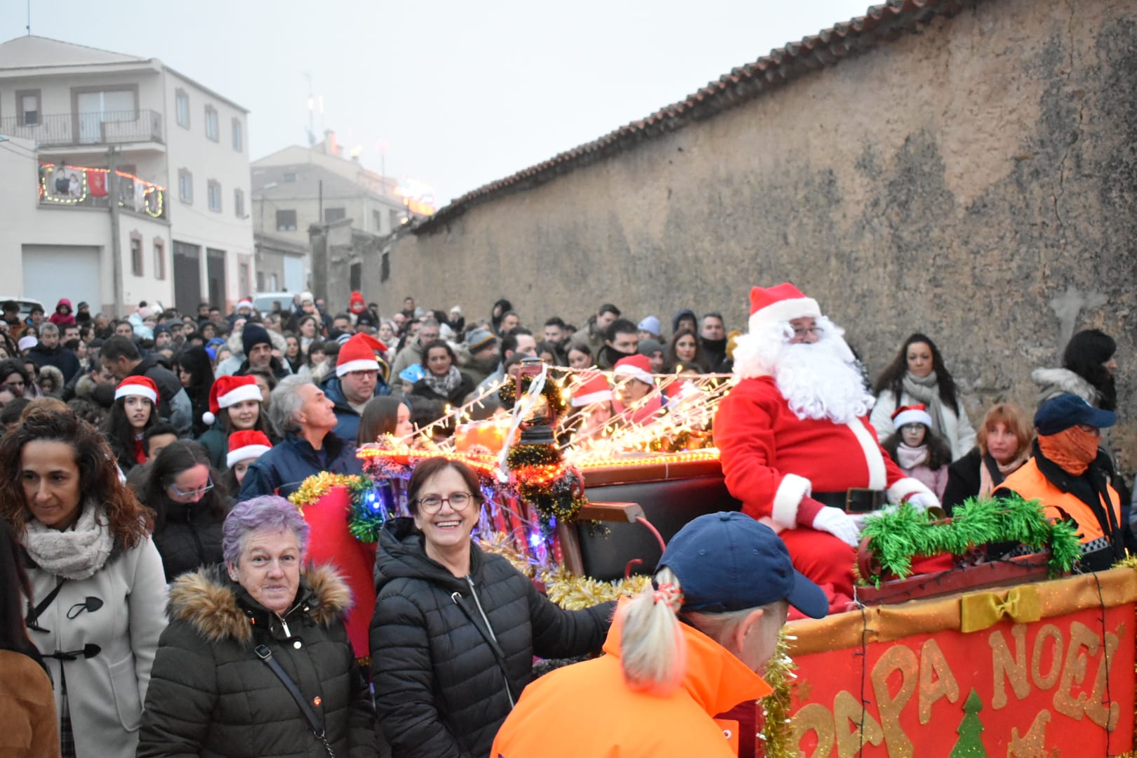 Alba sale a la calle con la cabalgata de Santa Claus