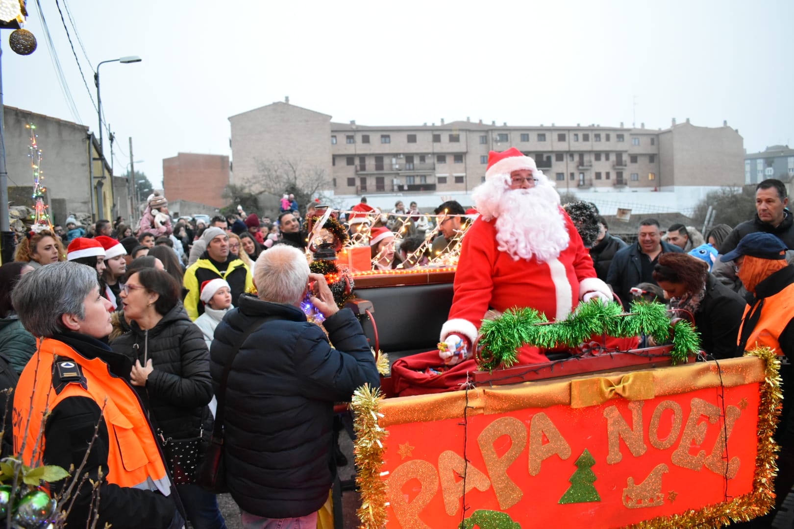 Alba sale a la calle con la cabalgata de Santa Claus