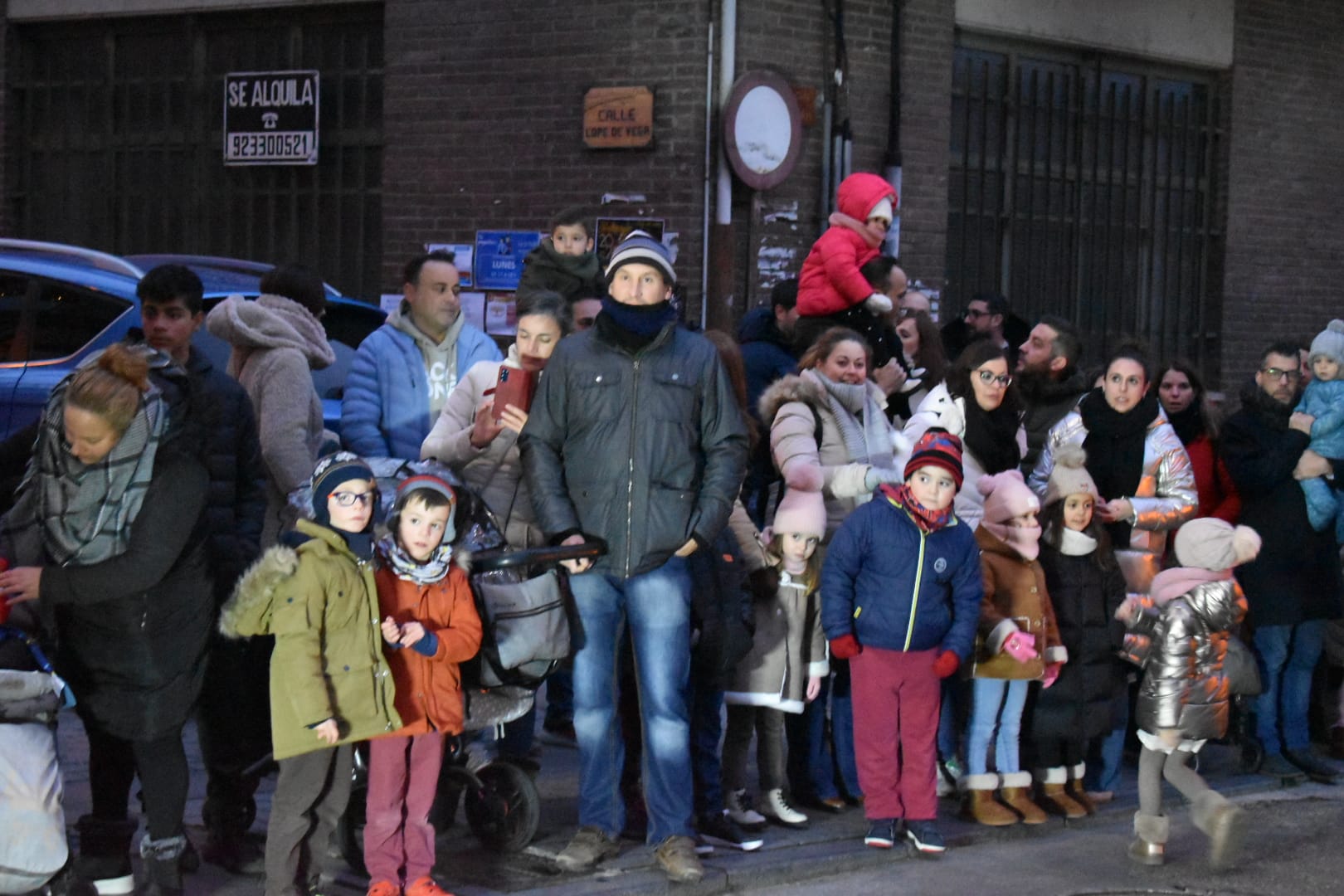 Alba sale a la calle con la cabalgata de Santa Claus