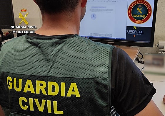 Un agente de la Guardia Civil del Equipo @ de Zamora.