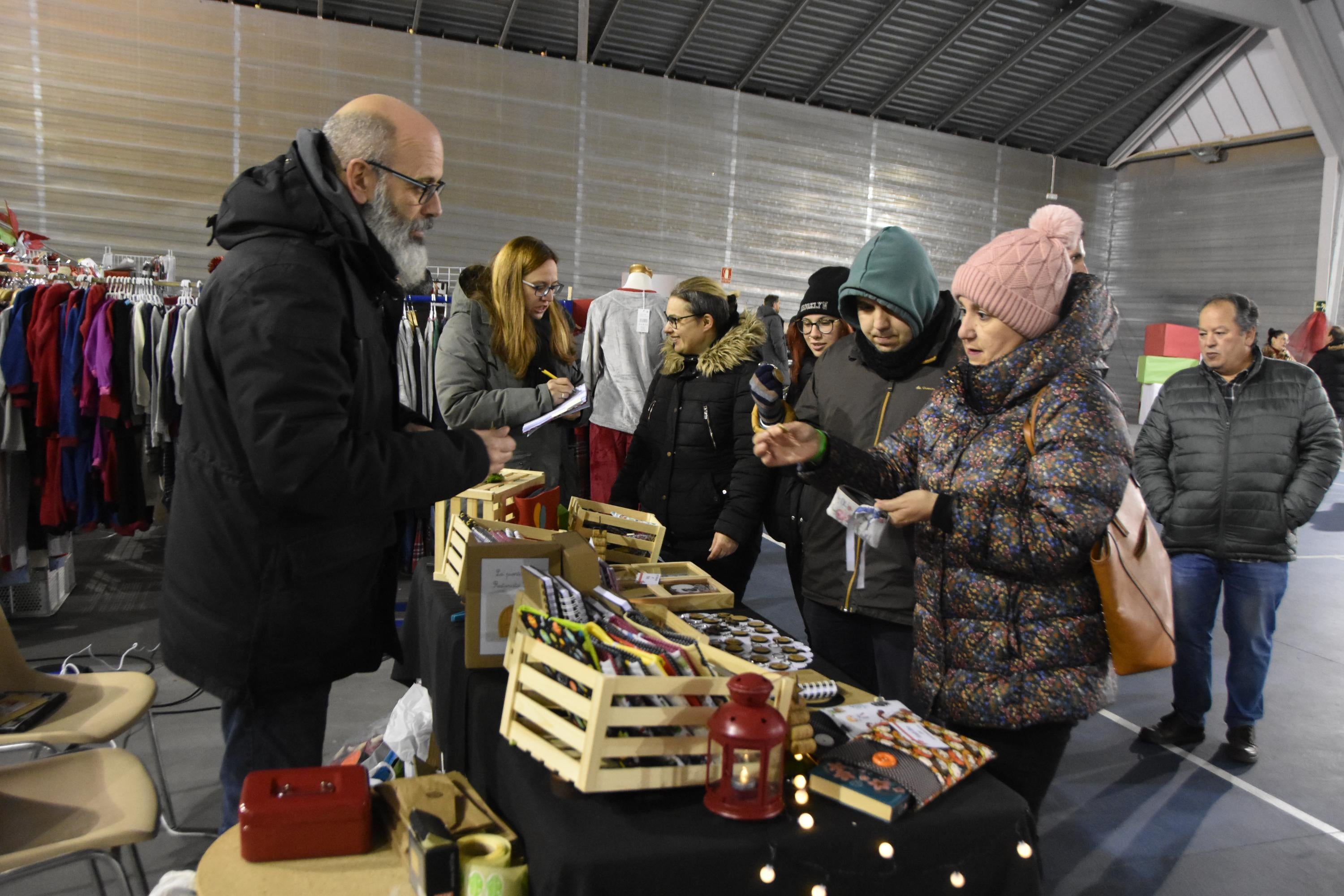 Música y alegría para recibir al cartero real en Carbajosa