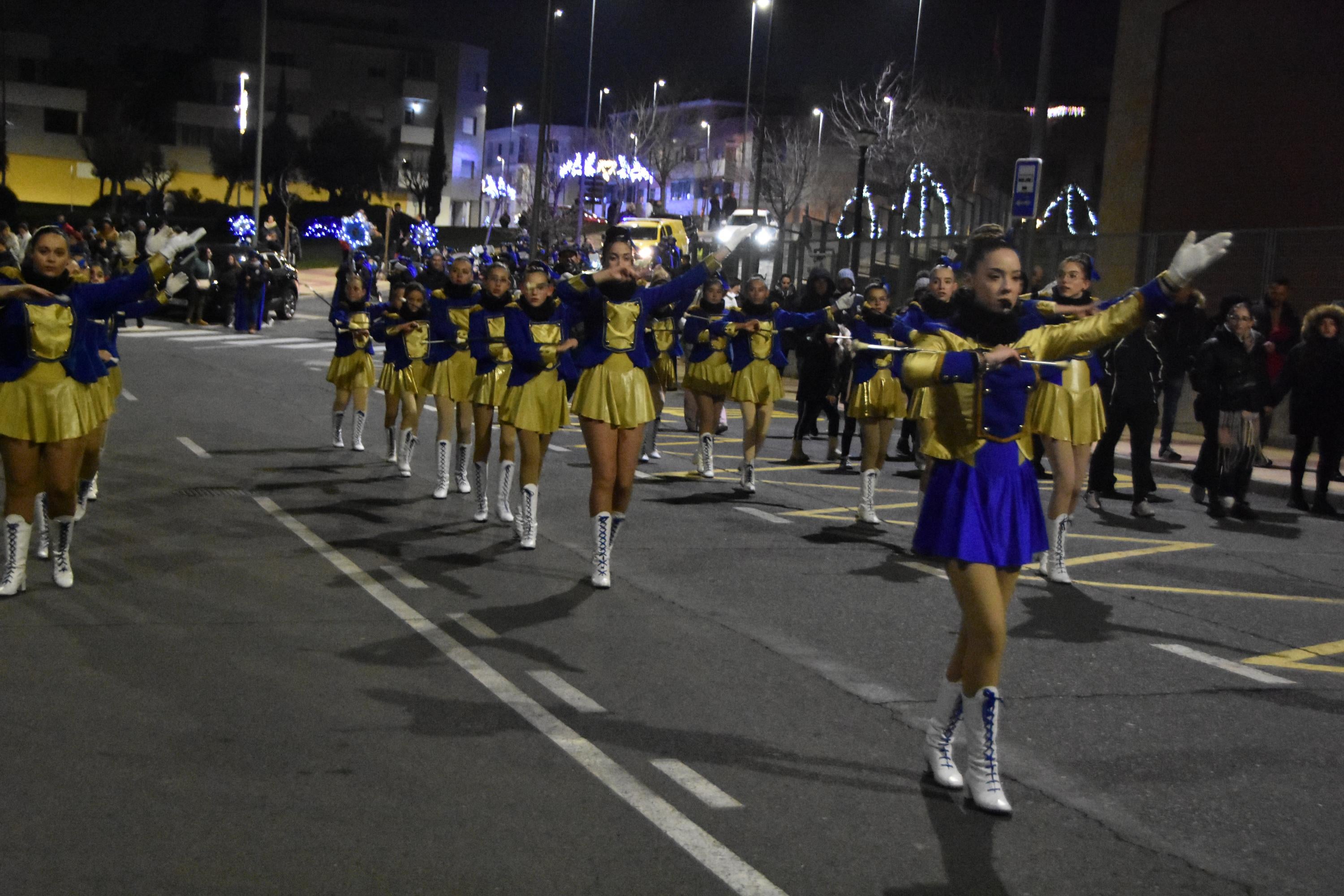 Música y alegría para recibir al cartero real en Carbajosa