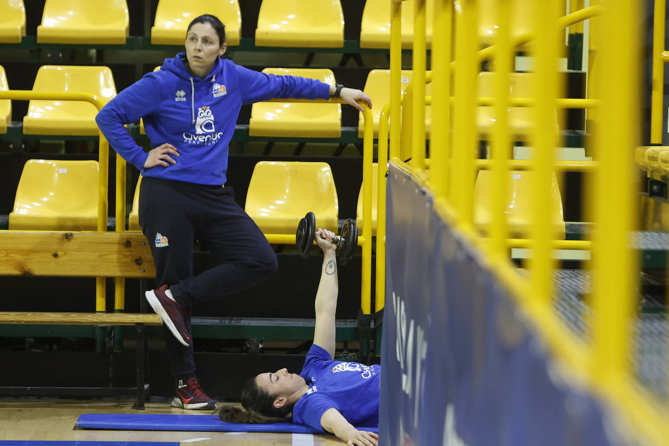 Hatar exhibe sus 2,08 en su primer entrenamiento con Avenida