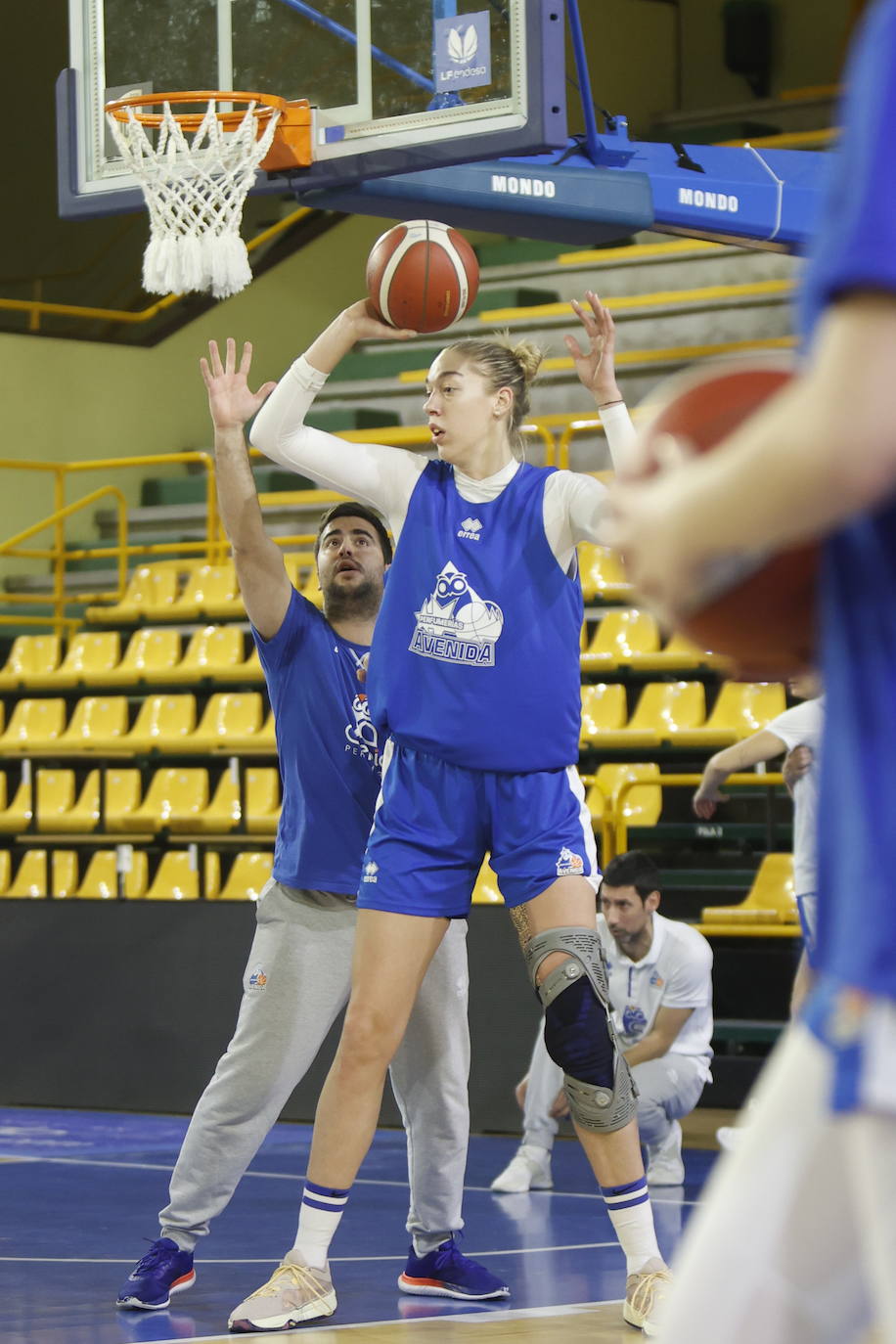 Hatar exhibe sus 2,08 en su primer entrenamiento con Avenida