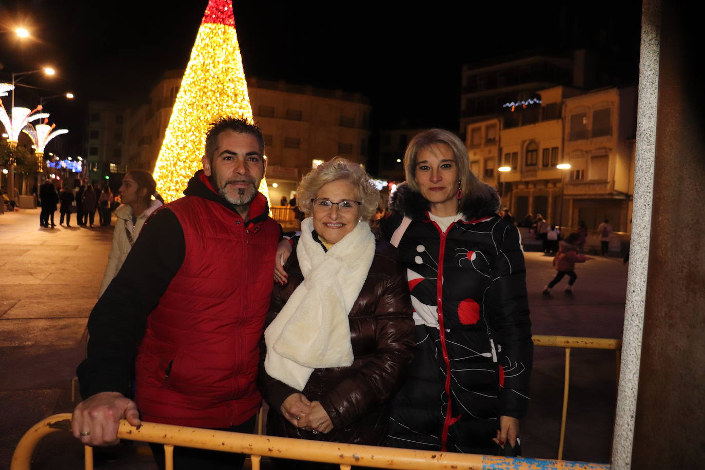 Guijuelo muestra su lado más solidario con la chocolatada de la Plaza Mayor