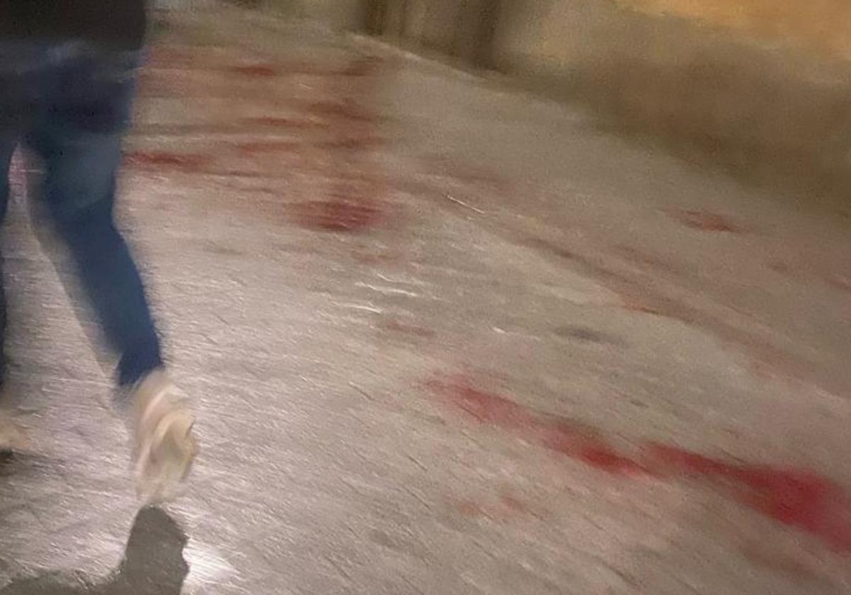 Restos de sangre de otro apuñalamiento ocurrido recientemente en Salamanca