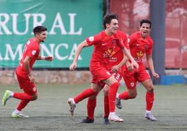 Mito celebra uno de sus nueve goles de esta temporada con la UD Santa Marta.