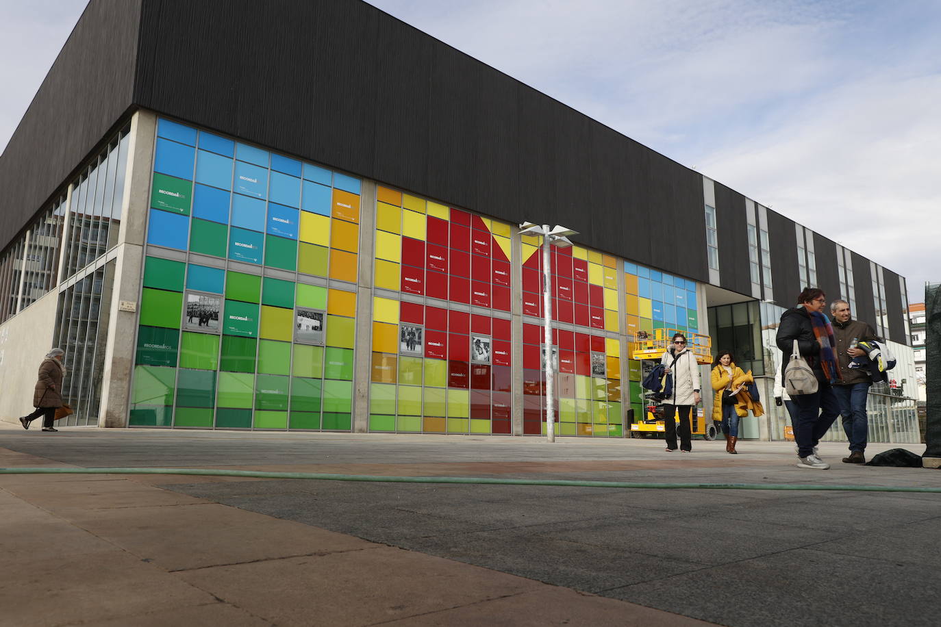 Restauran el mural de las víctimas del terrorismo en la Plaza de la Concordia