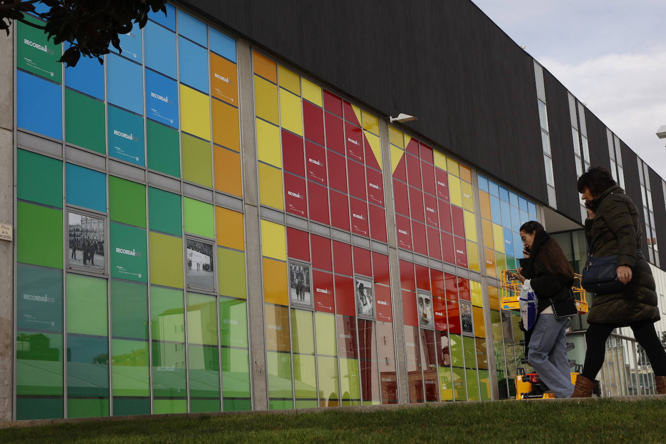 Restauran el mural de las víctimas del terrorismo en la Plaza de la Concordia