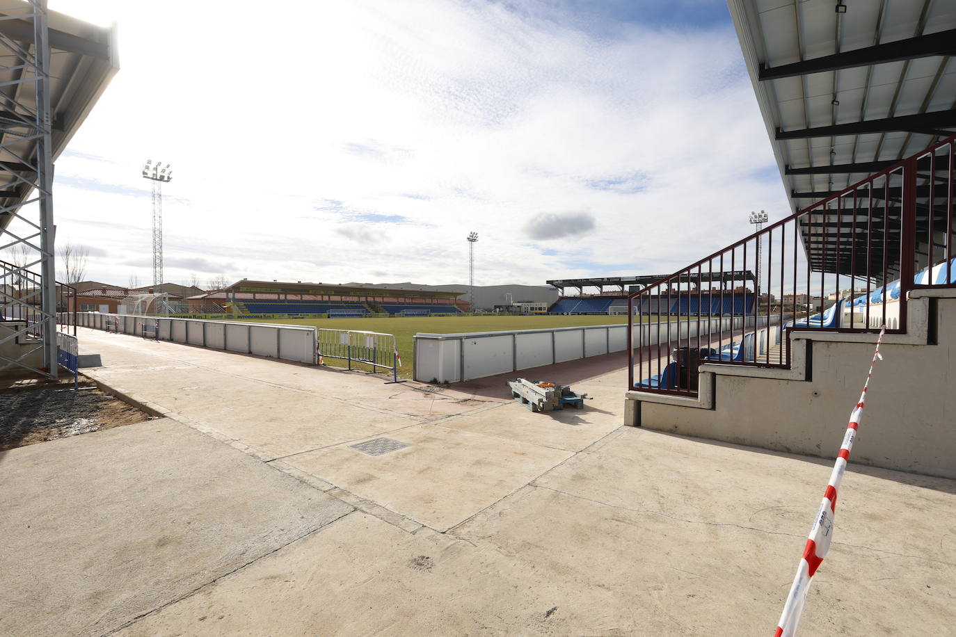 Unionistas comienza a instalar las gradas supletorias para recibir al Villarreal