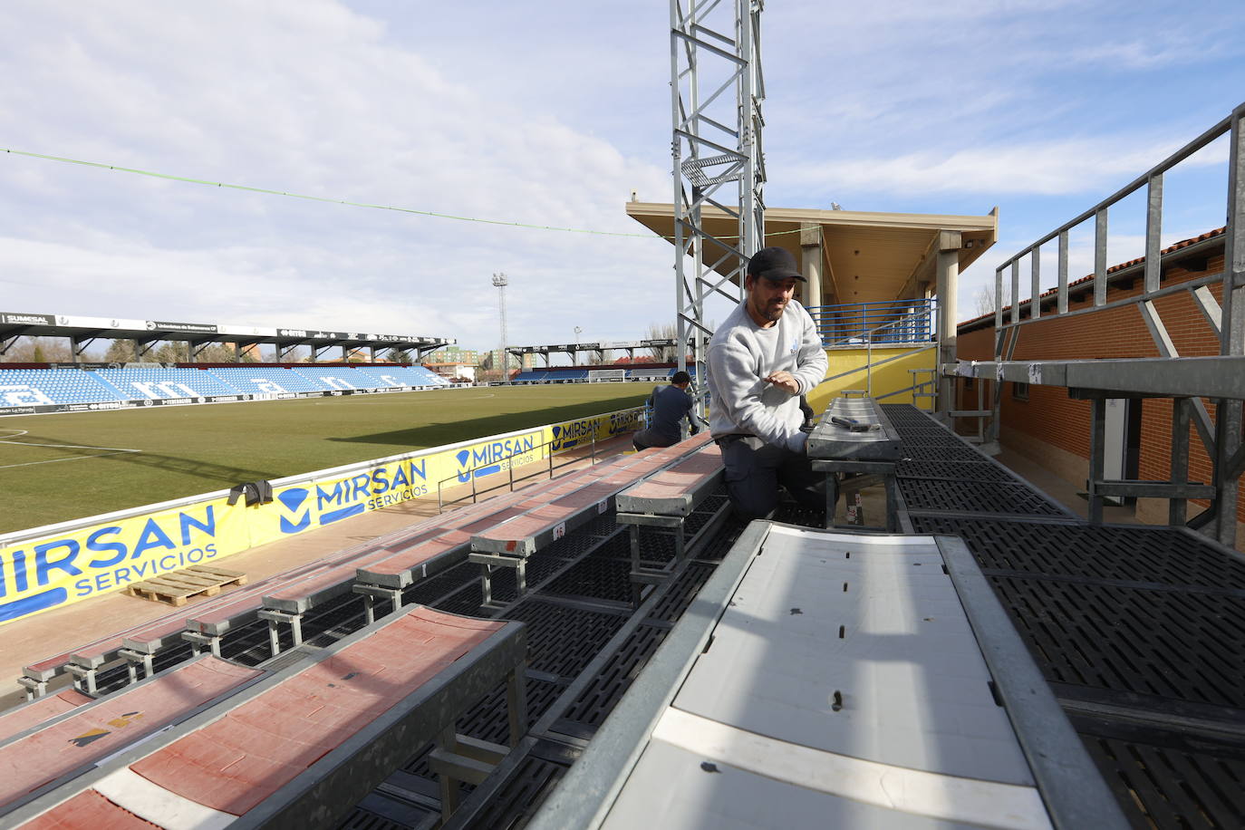 Unionistas comienza a instalar las gradas supletorias para recibir al Villarreal