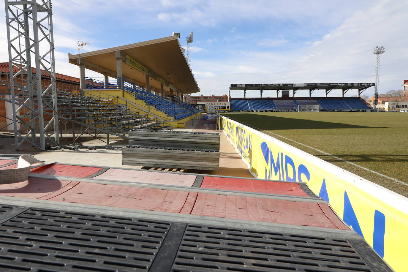 Unionistas comienza a instalar las gradas supletorias para recibir al Villarreal