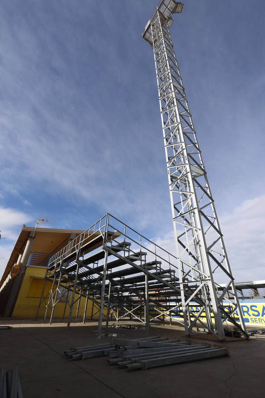 Unionistas comienza a instalar las gradas supletorias para recibir al Villarreal