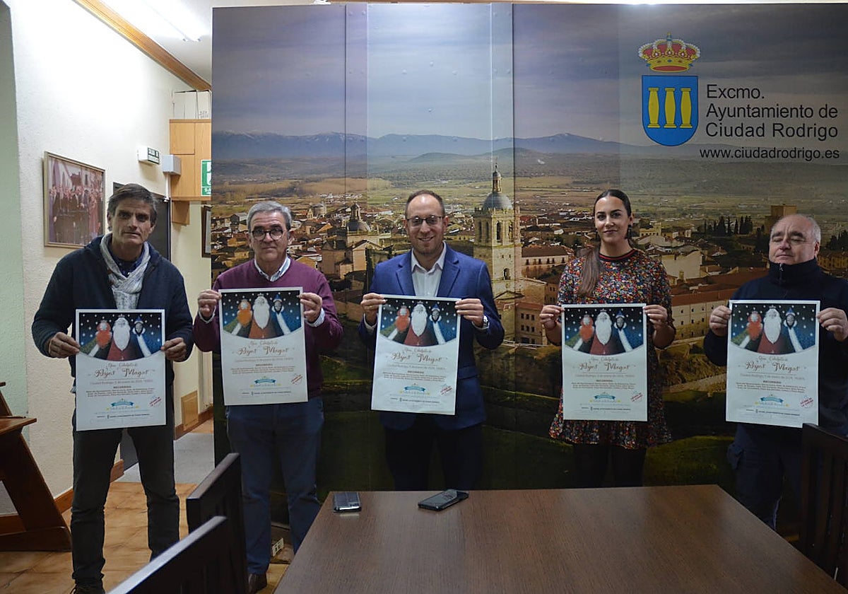Asociación «Amigos de la Ilusión» junto a Marcos Iglesias y Paola Martín.