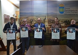Asociación «Amigos de la Ilusión» junto a Marcos Iglesias y Paola Martín.