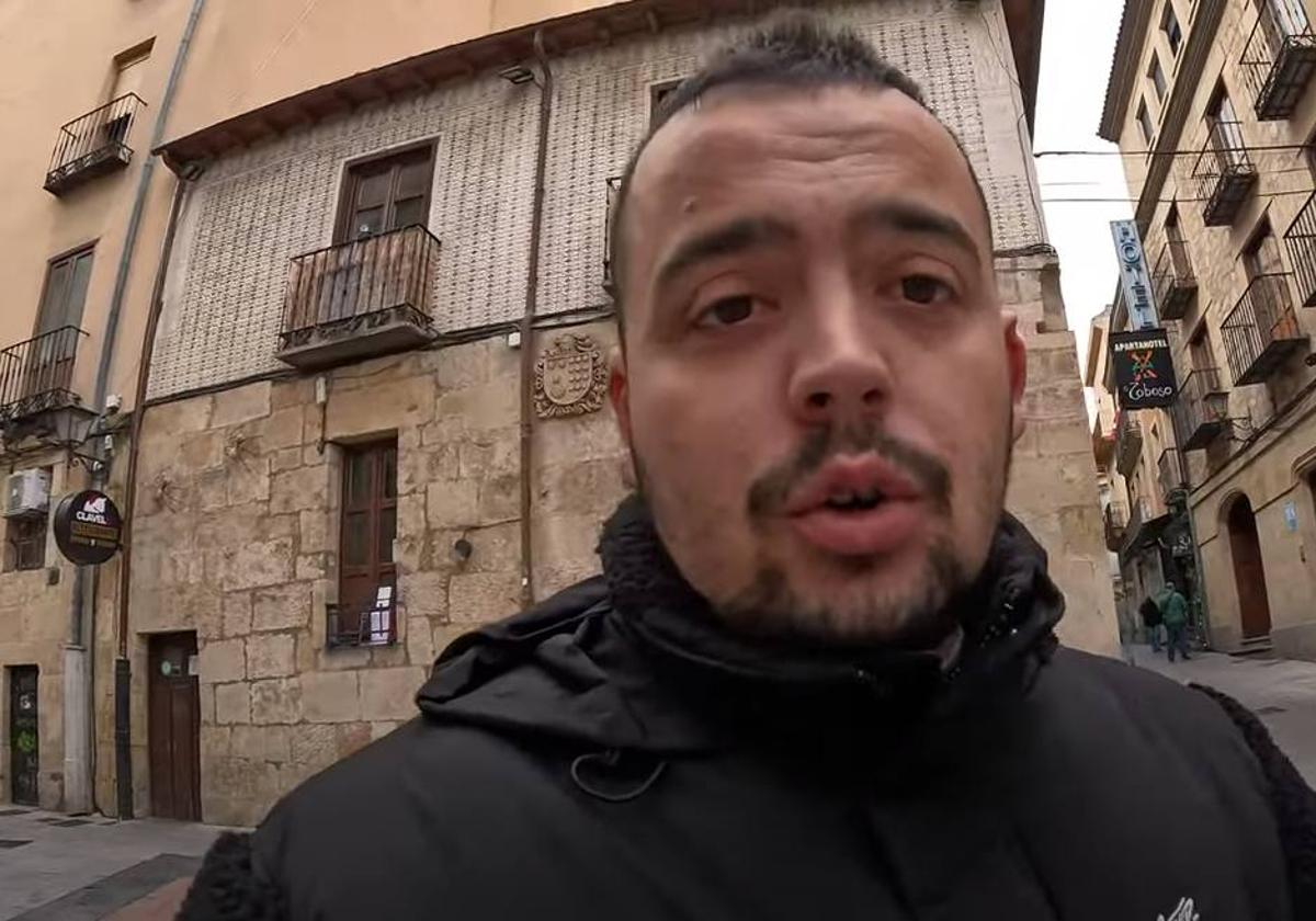 Un conocido &#039;youtuber&#039; se adentra en el barrio salmantino del narcotráfico: «Los jóvenes que hay se pueden contar con los dedos»