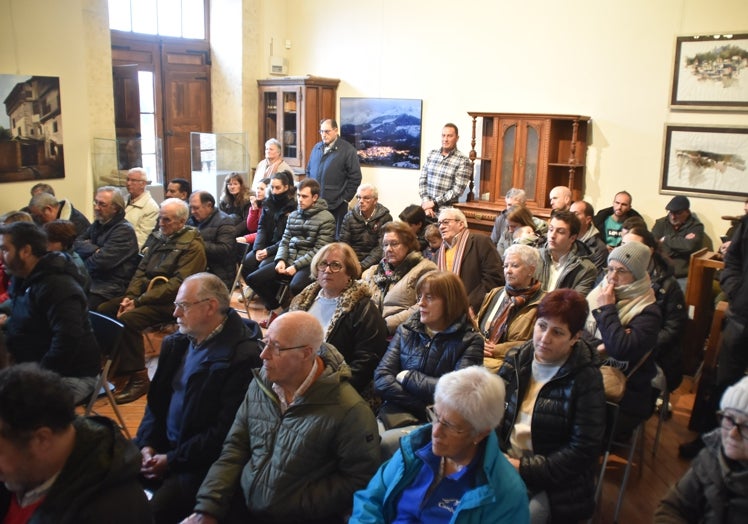 Imagen principal - Elvira Fernández (PP) asume la Alcaldía para «dar un giro a Candelario»