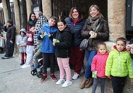 Familias al completo disfrutando de las campanadas