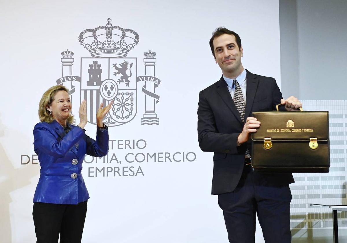 Carlos Cuerpo, recibe la cartera de Economía de manos de Nadia Calviño.