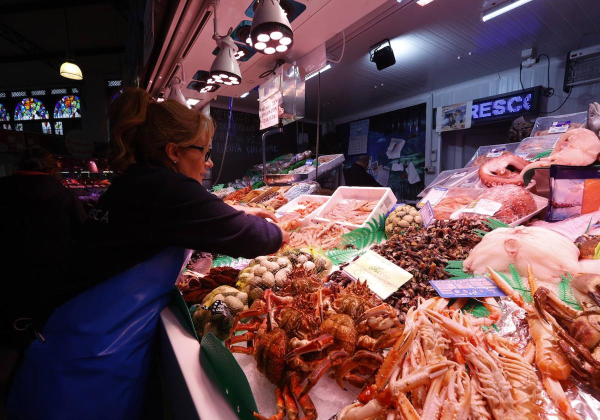 Un puesto de marisco del Mercado Central.