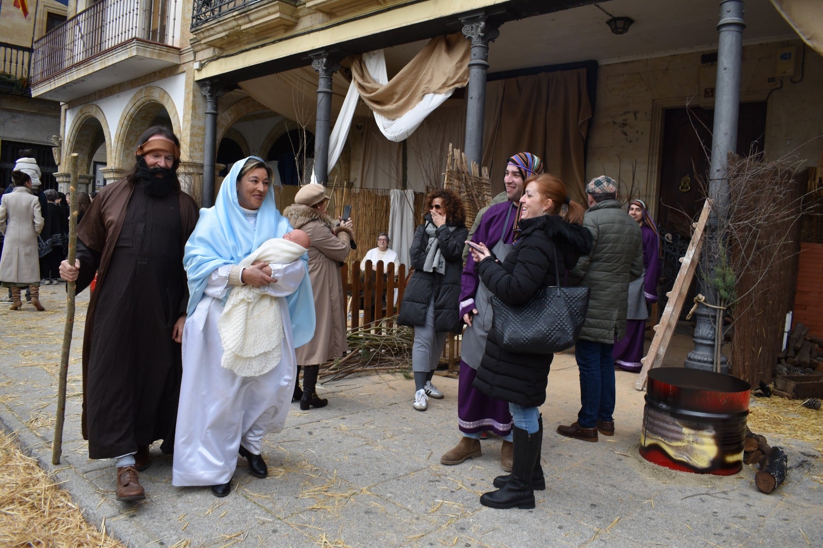 La Plaza Mayor de Alba de Tormes convertida en Belén después de más de quince años