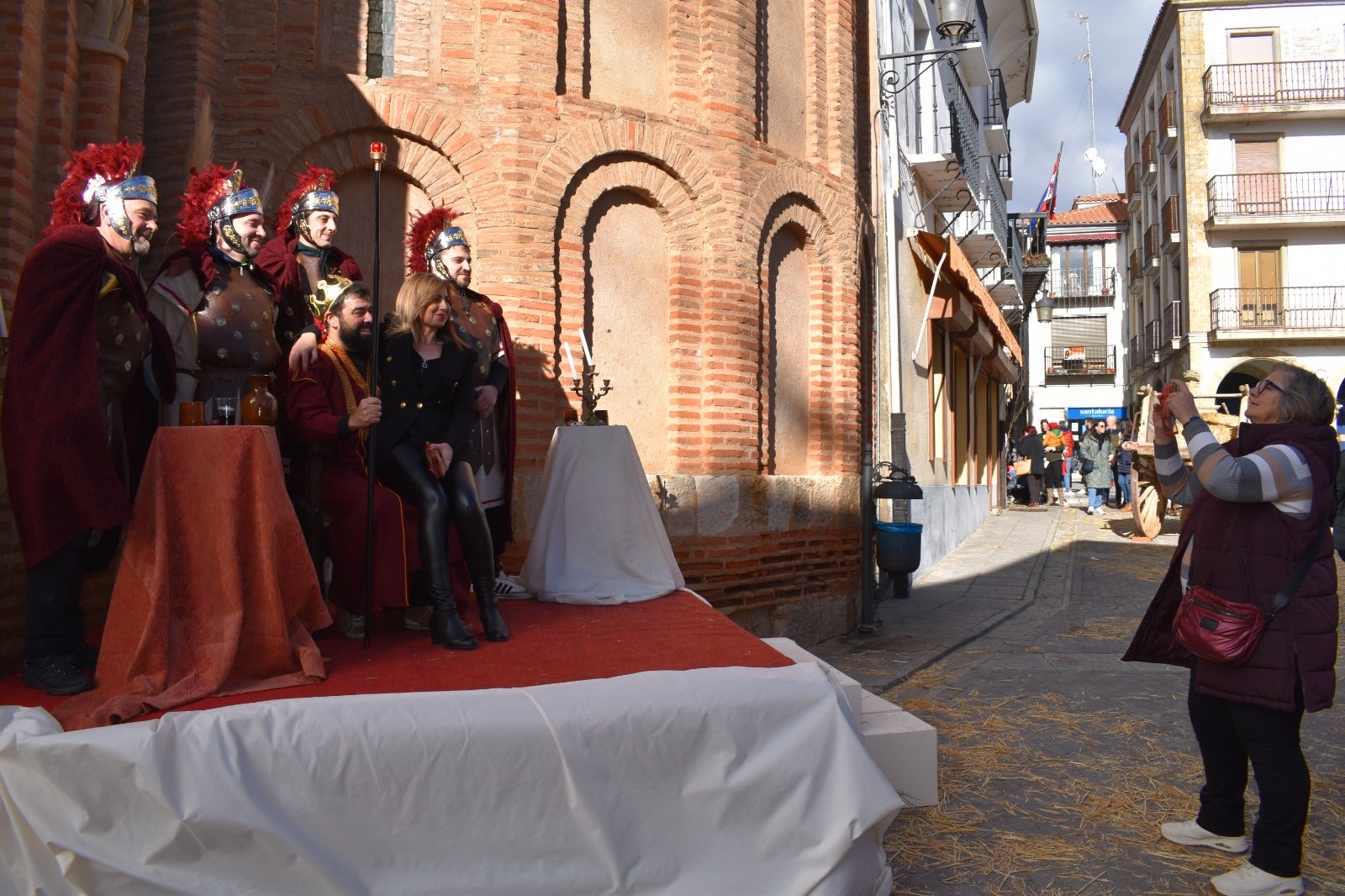 La Plaza Mayor de Alba de Tormes convertida en Belén después de más de quince años