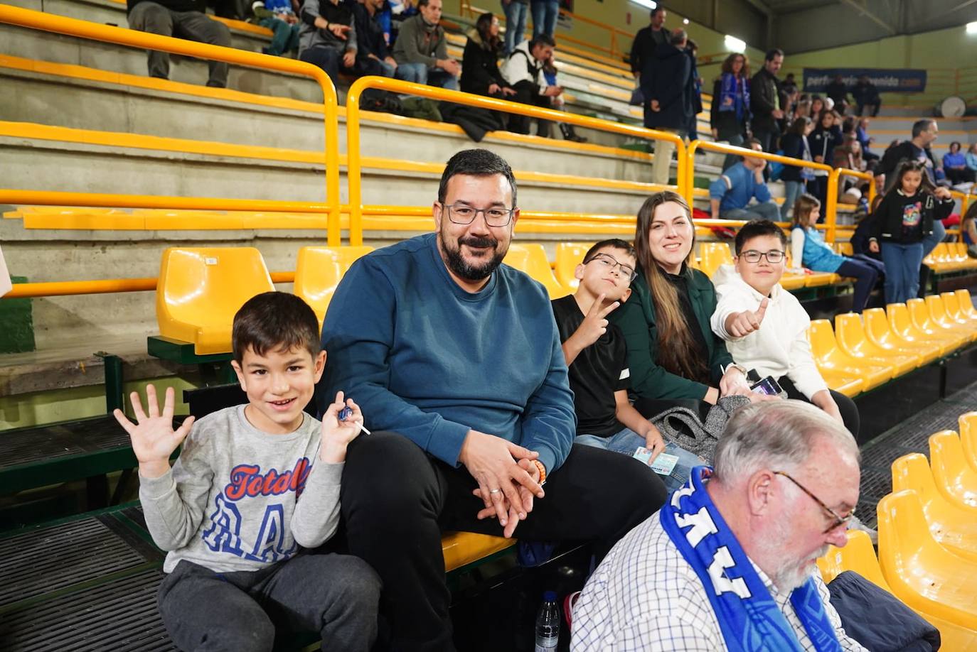 Búscate en la grada del Würzburg en el partido contra el Araski