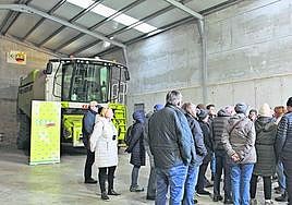 El grupo de austriacos, en la explotación de José Manuel Cortés, en Parada de Rubiales.