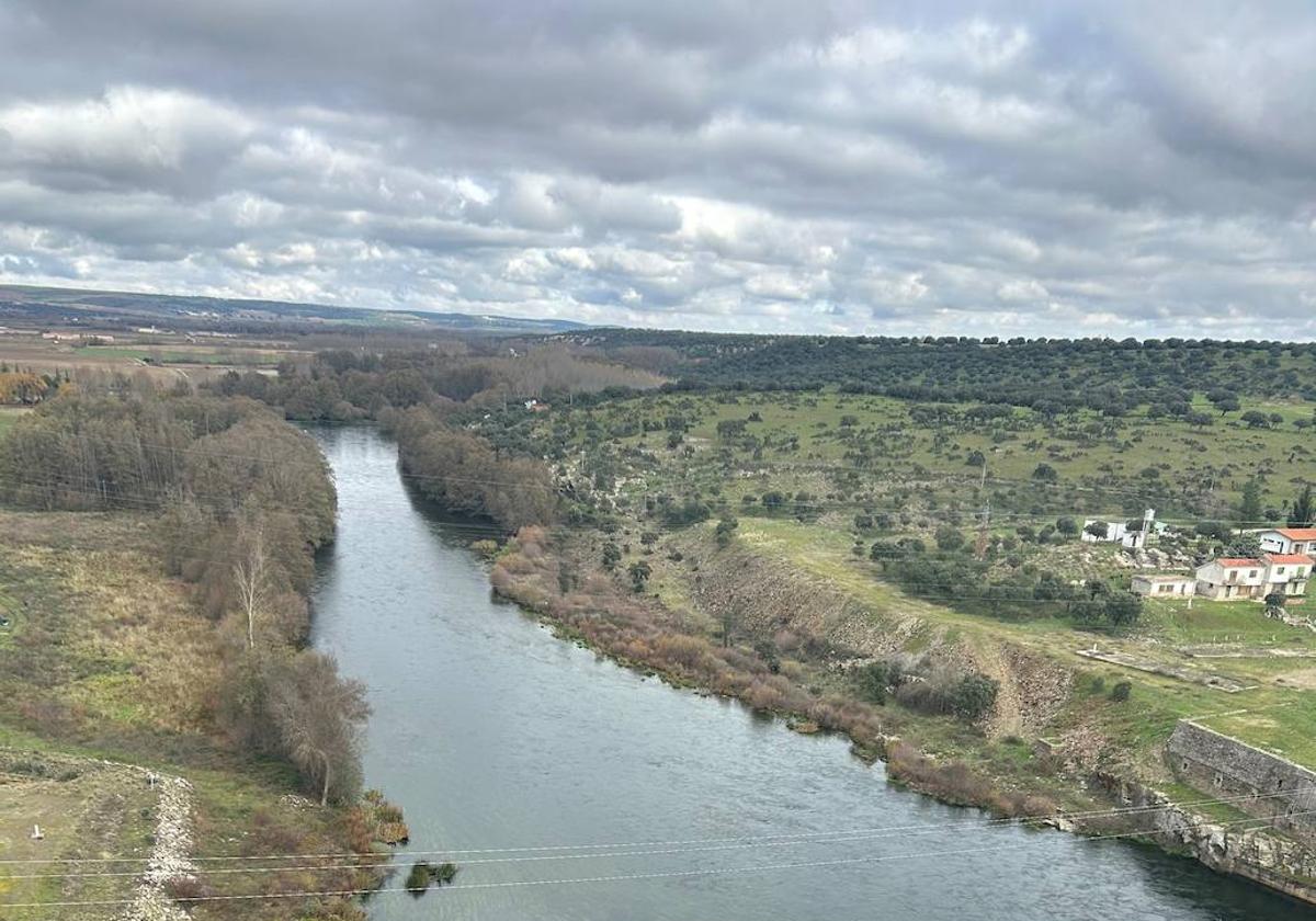 Río Tormes visto desde el embalse de Santa Teresa.